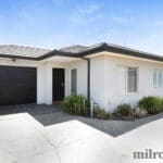 2/4 Carlsson Ct, Brooklyn, VIC 3012