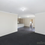2/32 Currunghi Ct, ST ALBANS, VIC 3021