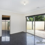 2/32 Currunghi Ct, ST ALBANS, VIC 3021